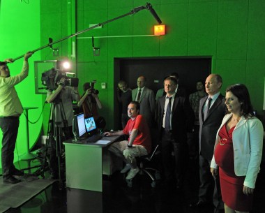 Editor in chief Margarita Simonyan gives Putin a tour of RTâs new studio complex in Moscow in 2013