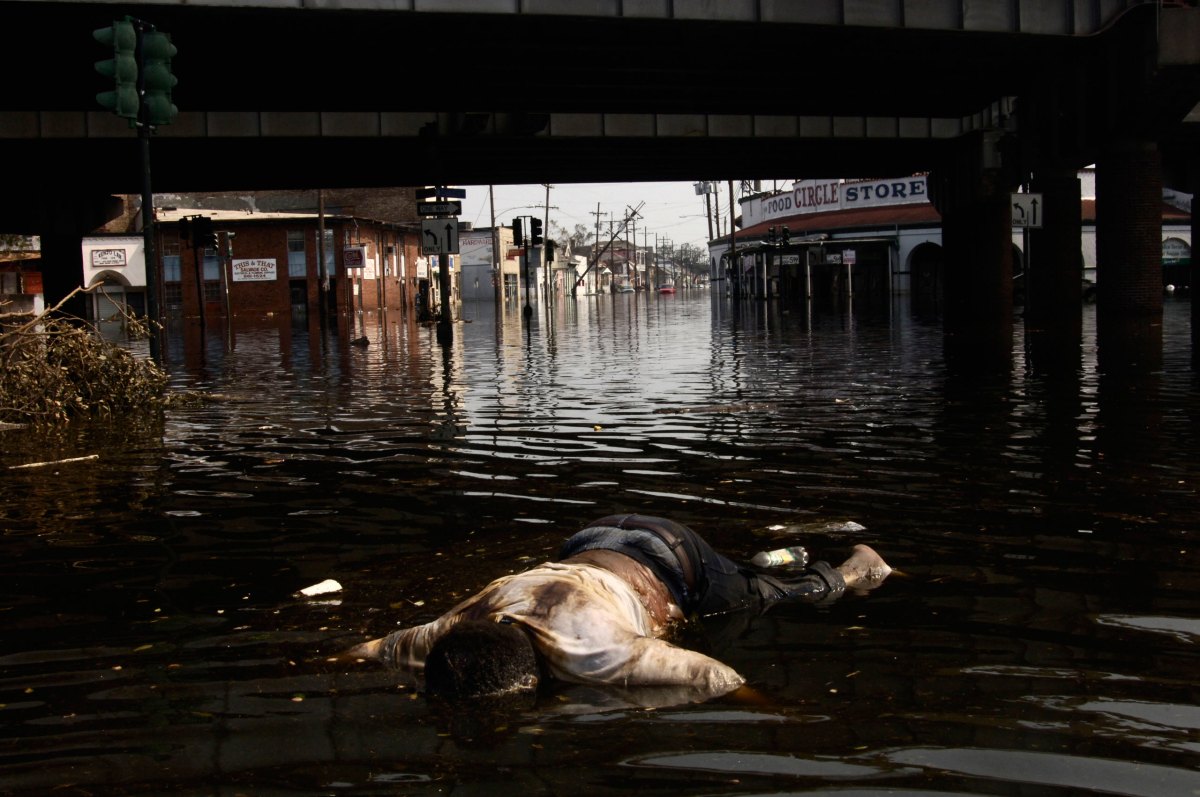 USA. New Orleans, Louisiana. September 3, 2005. Dead man floating under I-10.