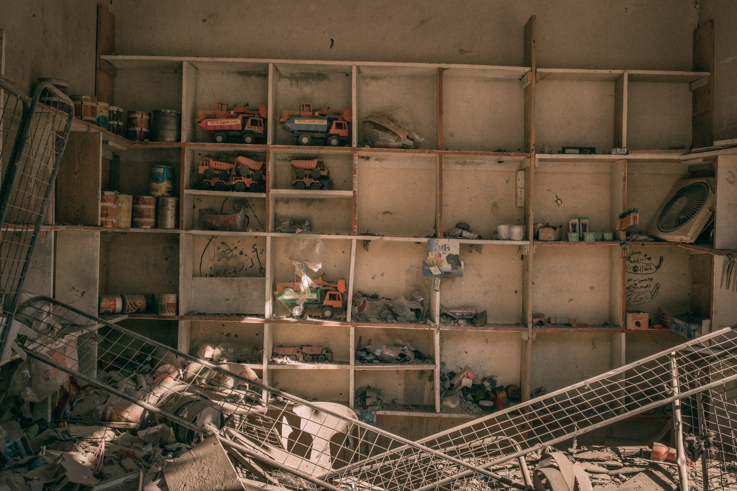 emanuele-satolli-raqqa-syria-reconstruction-chemistry-trucks